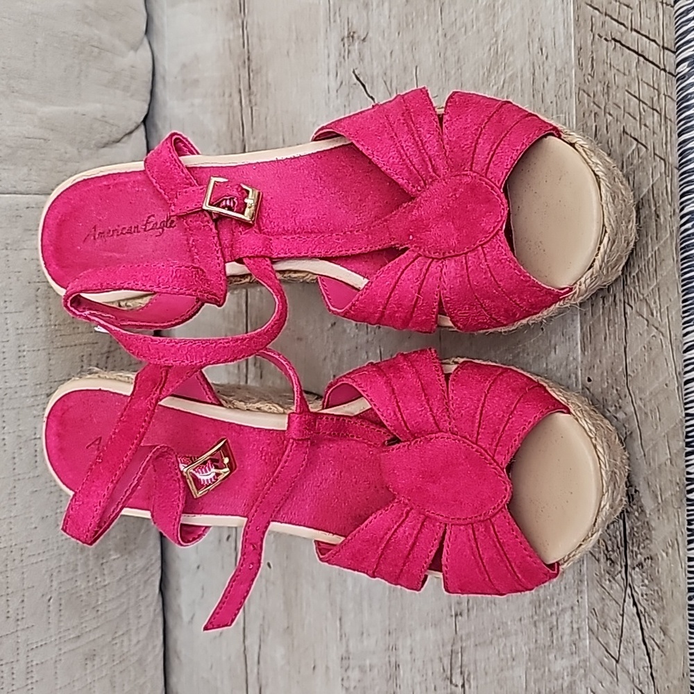 PINK SUEDE WEDGED HEELS